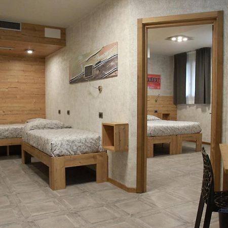 Hotel Bed & Rooms , Corte Rossa -1 Min Walk To Bernina Express Tirano Ngoại thất bức ảnh