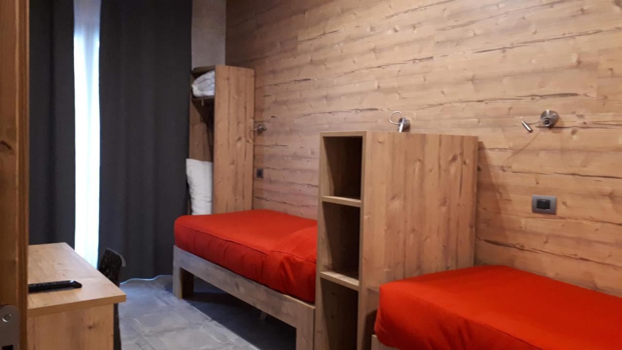 Hotel Bed & Rooms , Corte Rossa -1 Min Walk To Bernina Express Tirano Ngoại thất bức ảnh