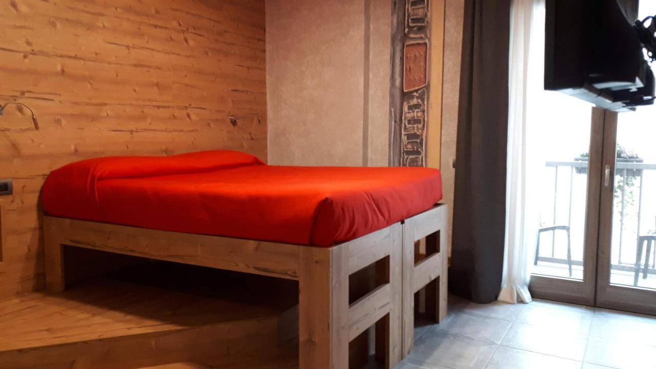 Hotel Bed & Rooms , Corte Rossa -1 Min Walk To Bernina Express Tirano Ngoại thất bức ảnh