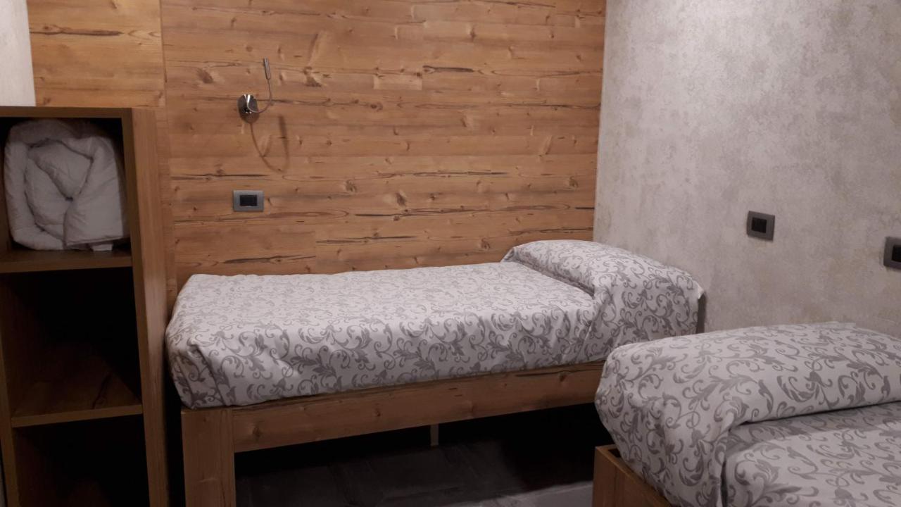 Hotel Bed & Rooms , Corte Rossa -1 Min Walk To Bernina Express Tirano Ngoại thất bức ảnh
