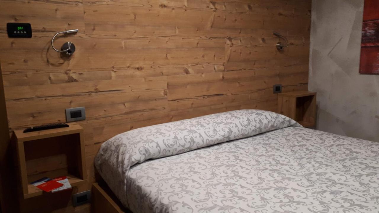 Hotel Bed & Rooms , Corte Rossa -1 Min Walk To Bernina Express Tirano Ngoại thất bức ảnh