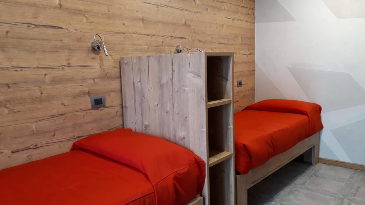 Hotel Bed & Rooms , Corte Rossa -1 Min Walk To Bernina Express Tirano Ngoại thất bức ảnh