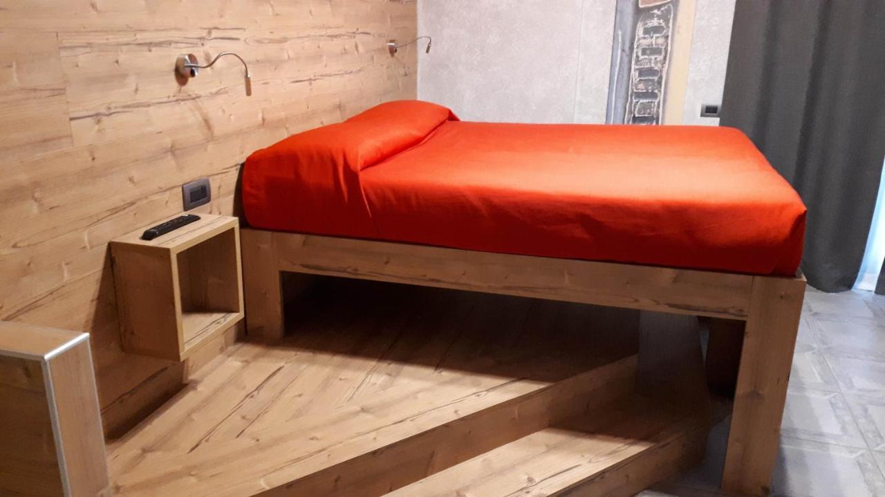 Hotel Bed & Rooms , Corte Rossa -1 Min Walk To Bernina Express Tirano Ngoại thất bức ảnh