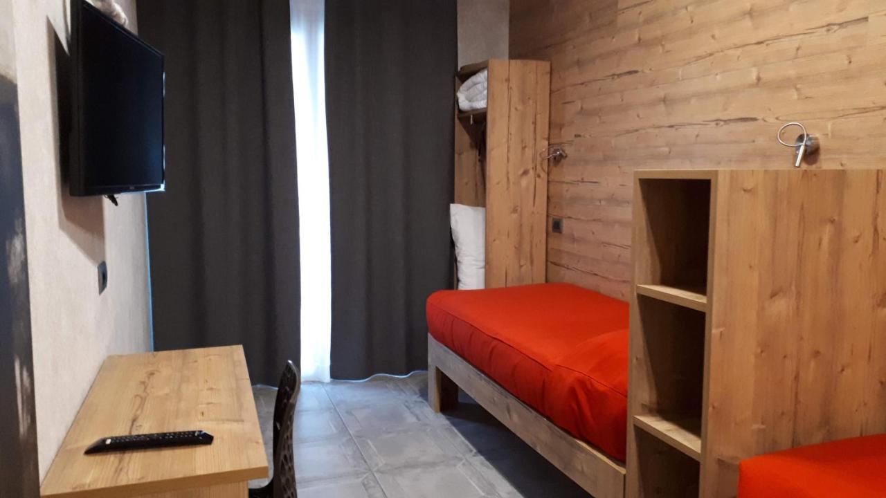 Hotel Bed & Rooms , Corte Rossa -1 Min Walk To Bernina Express Tirano Ngoại thất bức ảnh