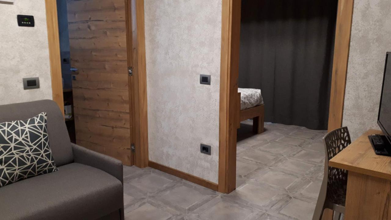 Hotel Bed & Rooms , Corte Rossa -1 Min Walk To Bernina Express Tirano Ngoại thất bức ảnh