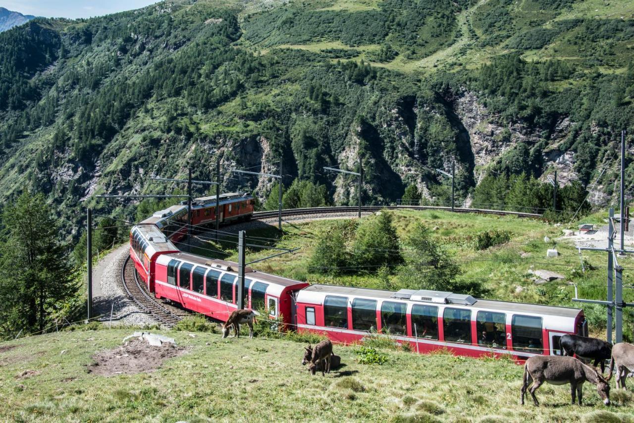 Hotel Bed & Rooms , Corte Rossa -1 Min Walk To Bernina Express Tirano Ngoại thất bức ảnh