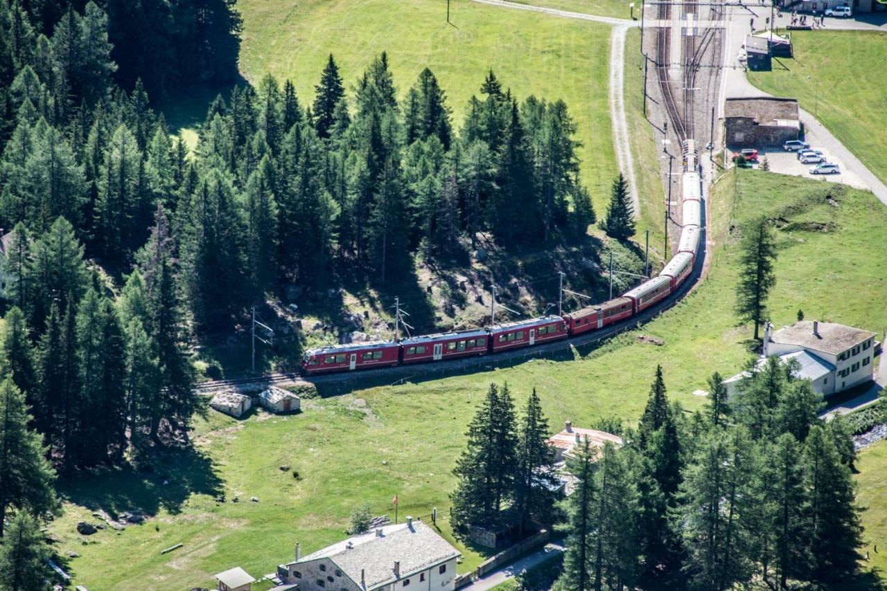 Hotel Bed & Rooms , Corte Rossa -1 Min Walk To Bernina Express Tirano Ngoại thất bức ảnh
