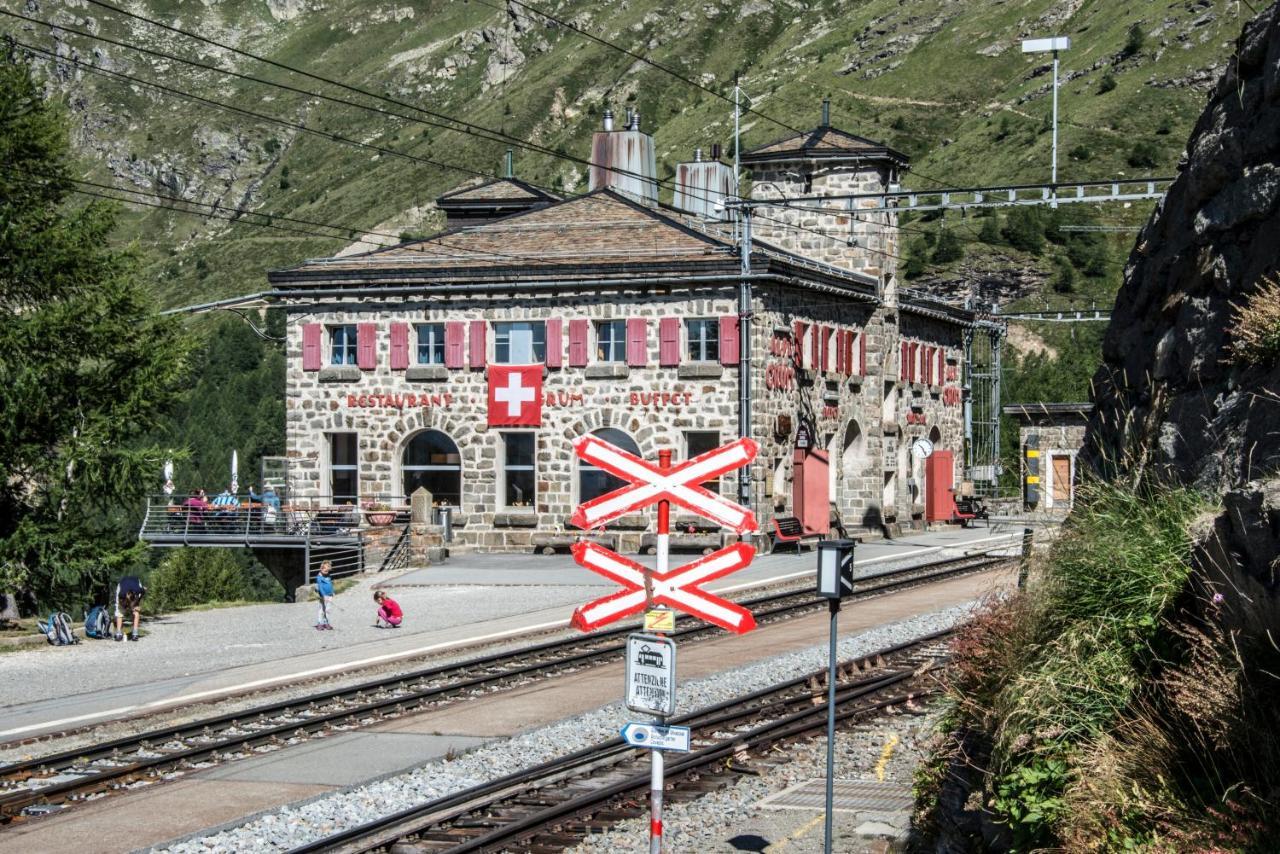 Hotel Bed & Rooms , Corte Rossa -1 Min Walk To Bernina Express Tirano Ngoại thất bức ảnh