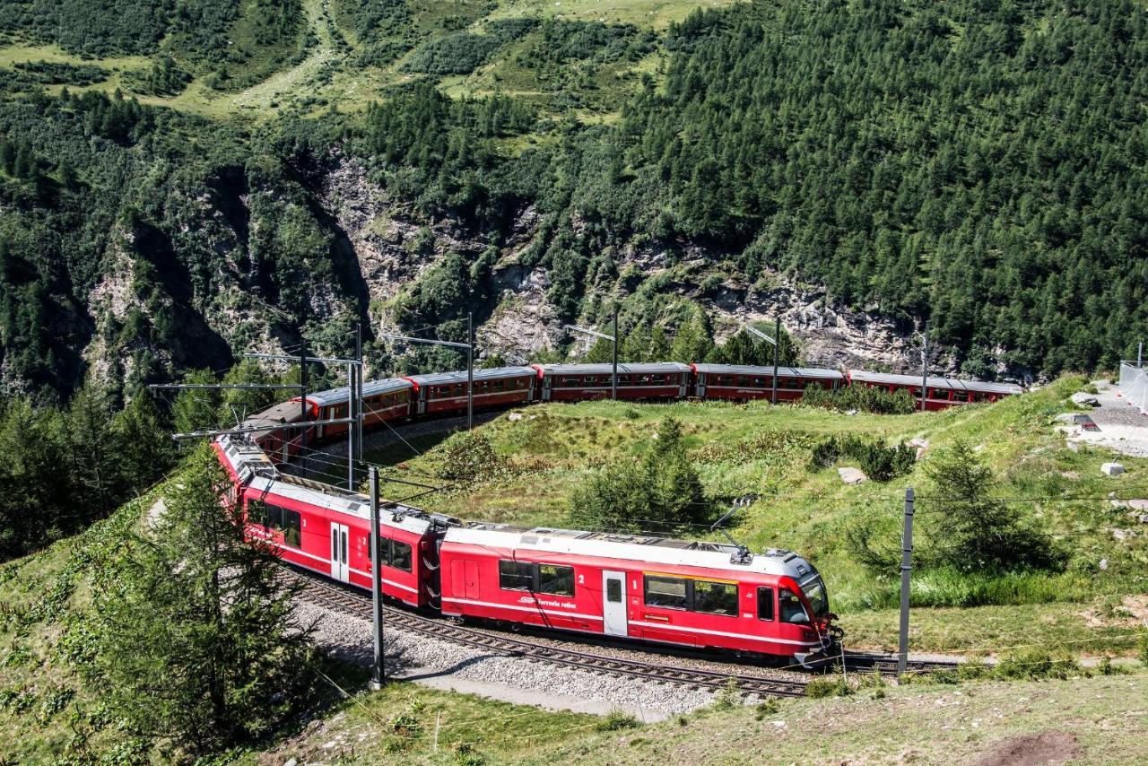 Hotel Bed & Rooms , Corte Rossa -1 Min Walk To Bernina Express Tirano Ngoại thất bức ảnh