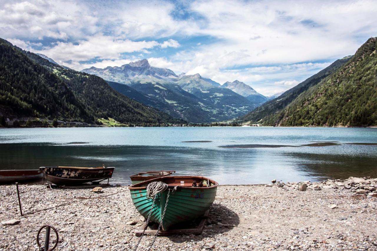 Hotel Bed & Rooms , Corte Rossa -1 Min Walk To Bernina Express Tirano Ngoại thất bức ảnh