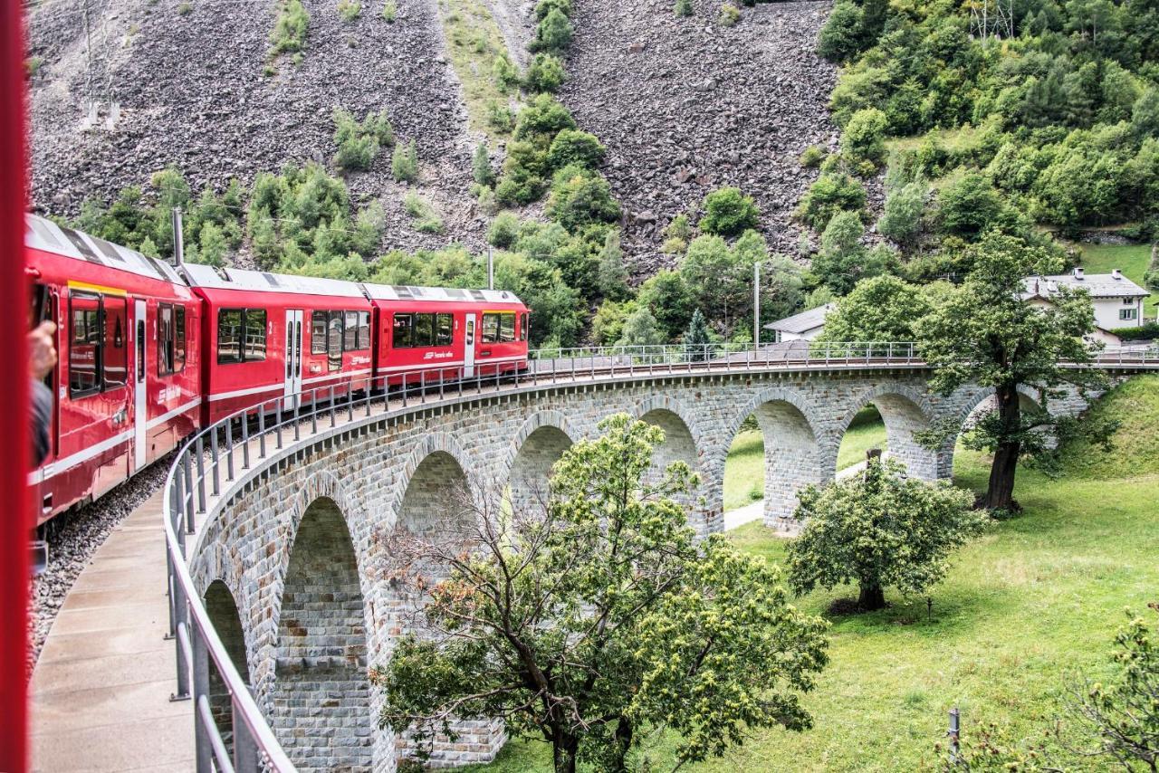 Hotel Bed & Rooms , Corte Rossa -1 Min Walk To Bernina Express Tirano Ngoại thất bức ảnh