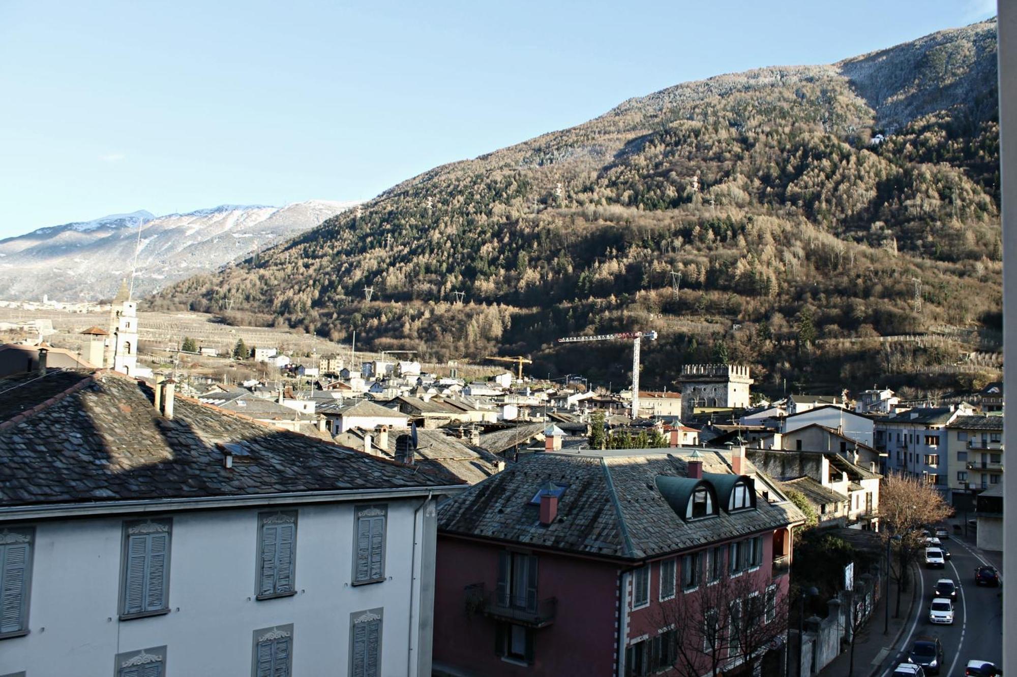 Hotel Bed & Rooms , Corte Rossa -1 Min Walk To Bernina Express Tirano Ngoại thất bức ảnh