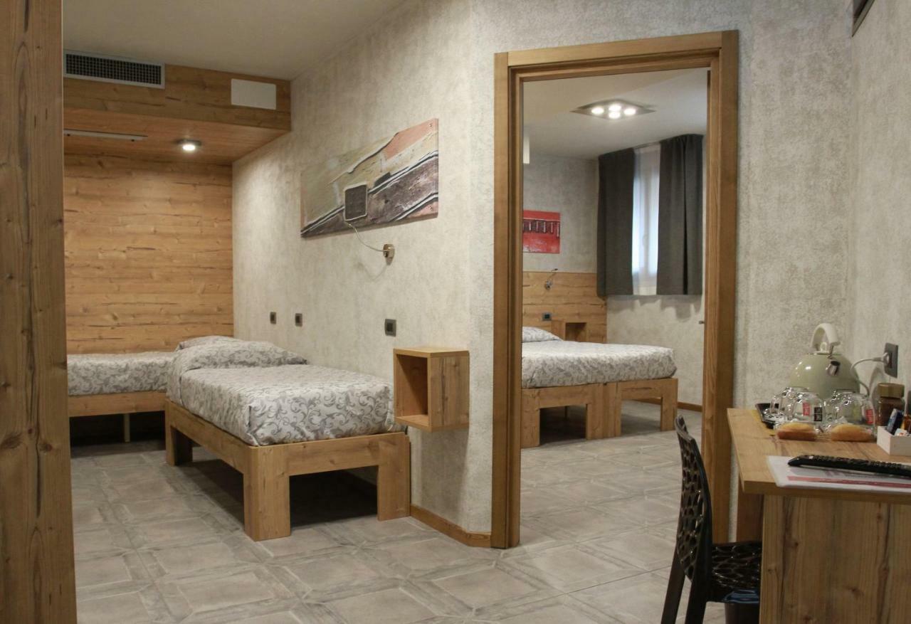 Hotel Bed & Rooms , Corte Rossa -1 Min Walk To Bernina Express Tirano Ngoại thất bức ảnh