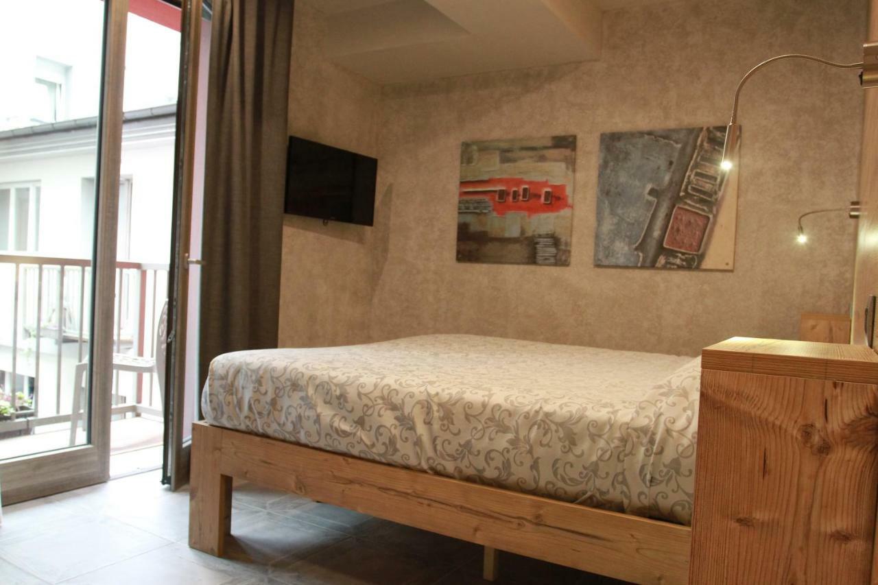 Hotel Bed & Rooms , Corte Rossa -1 Min Walk To Bernina Express Tirano Ngoại thất bức ảnh